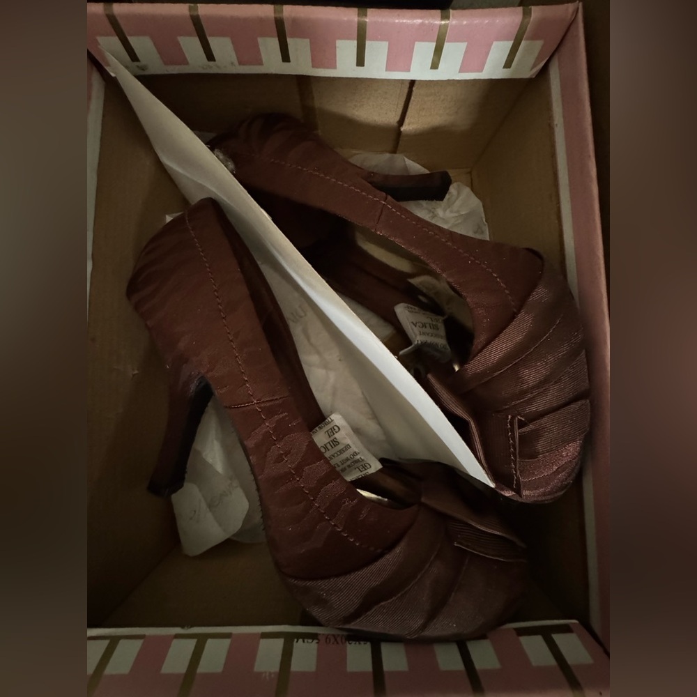 Diva Lounge Brown Satin Platform Heels Pumps Women’s Size US 7 NIB